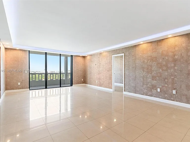 9801 Collins Ave #11O — Photo 2