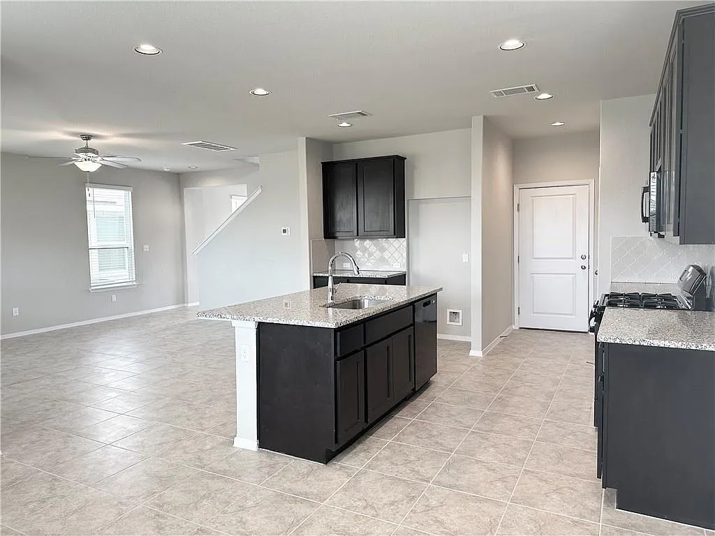 3 bed, 2.5 bath, 1782 sqft, $1,850 — Photo 4
