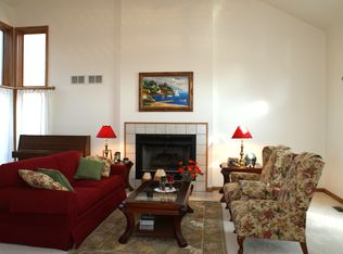 1540 Pine Tree Ct, Lisle, IL 60532