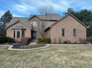 40262 Sugar Spring Dr, Sterling Heights, MI 48313