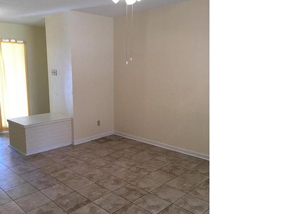 3rd image of 1413 W Ln