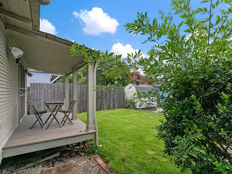 2413 Lowerline St — Photo 15