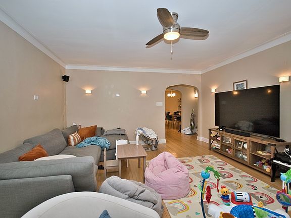 5th image of 6609 N Artesian Ave