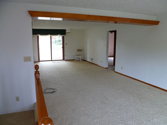 Living/dining area
