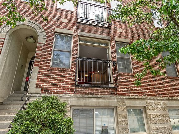 4th image of 420 E Ohio St #C