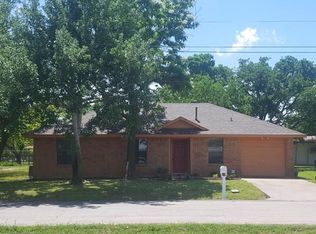 311 E Burks St, Pilot Point, TX 76258