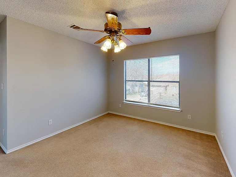 7900 Bramble Bush Dr — Photo 11