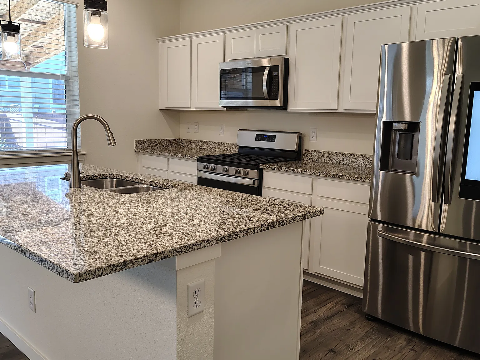 3 bed, 2.5 bath, 1961 sqft, $2,880 — Photo 4