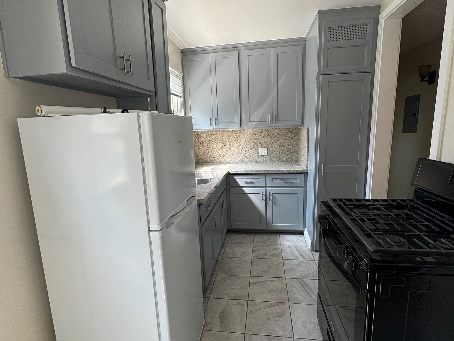 1 bed, 700 sqft, $2,350 — Photo 2