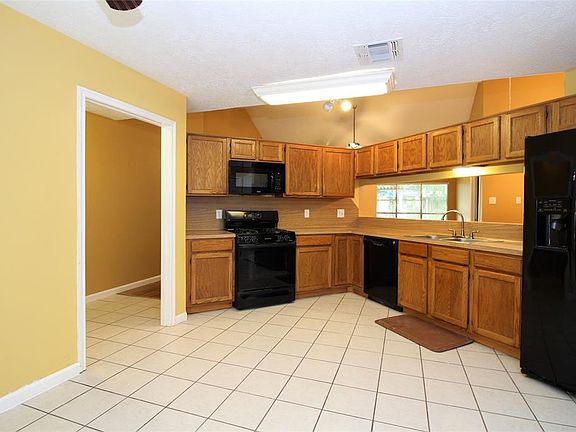 4th image of 2914 Auburn Dr