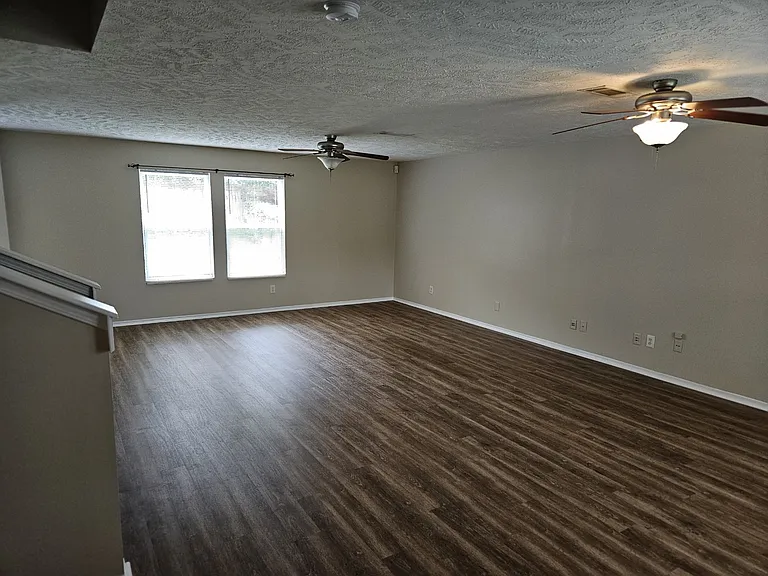 1152 Seven Oaks Blvd — Photo 4