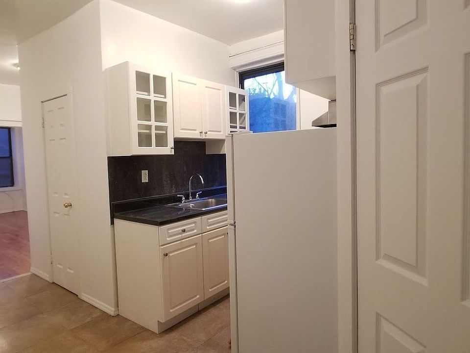 1st image of 132 N 1st St APT 11