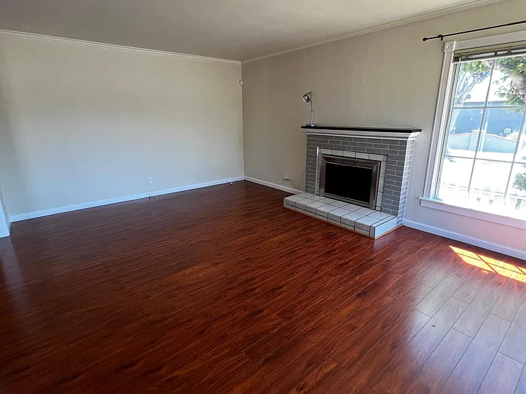 600 2nd Ave — Photo 5