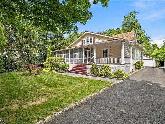 2nd image of 559 Parkview Ave