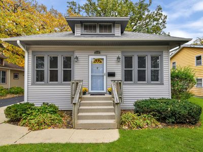 215 N Oak Ave, Bartlett, IL, 60103
