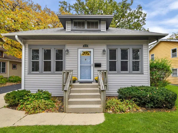 215 N Oak Ave, Bartlett, IL 60103