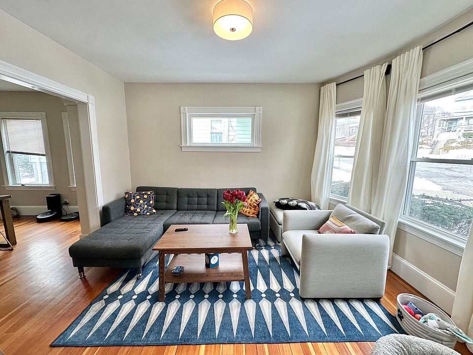 1st image of 98 Putnam St #98
