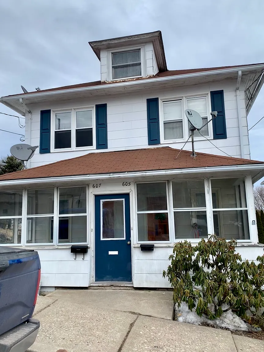 607 Cedar St photo 1