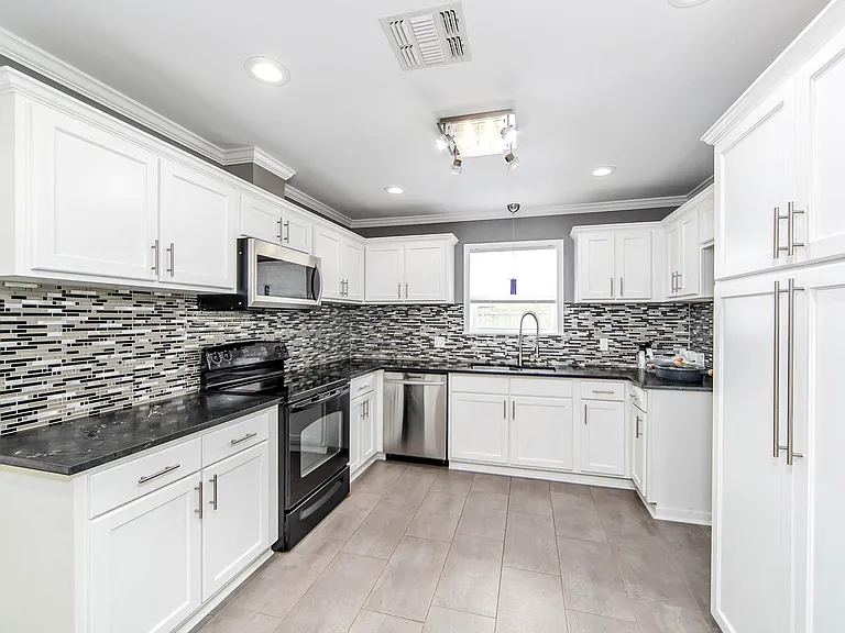 3213 Susan Dr — Photo 3