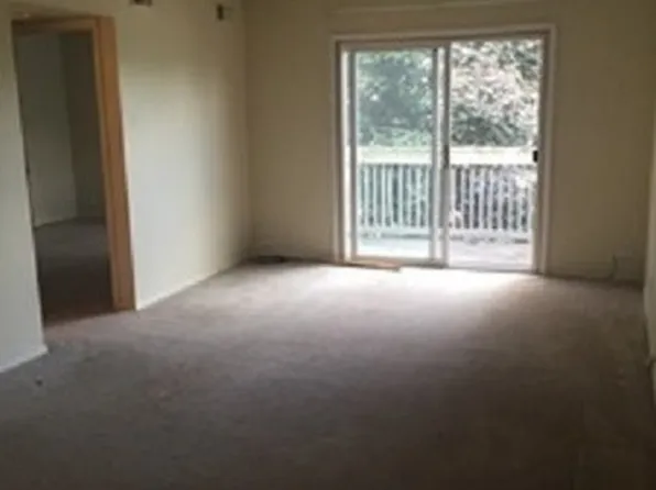 1930 Kenilworth Cir, Hoffman Estates, IL 60169
