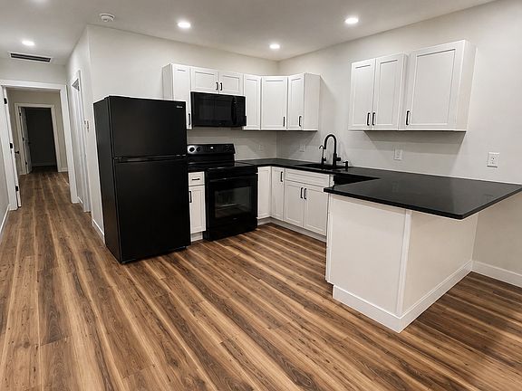 3rd image of 835-837 9th St #835