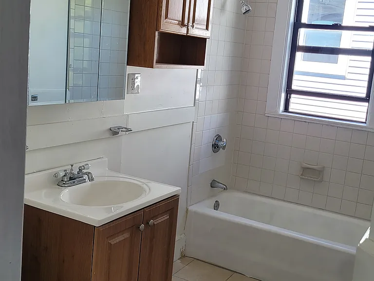 2 Thane St #3 — Photo 4