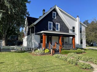 625 W South St, Oconomowoc, WI 53066
