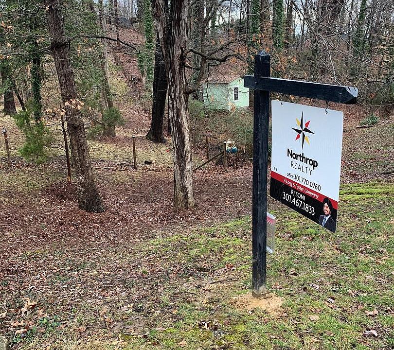 2nd image of 3806 Crystal Ln