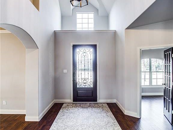 3rd image of 308 Creekside Trl