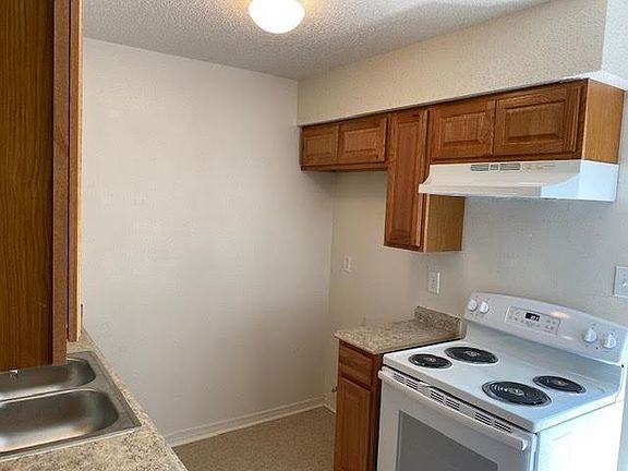 5th image of 908 Aspen Ct APT C