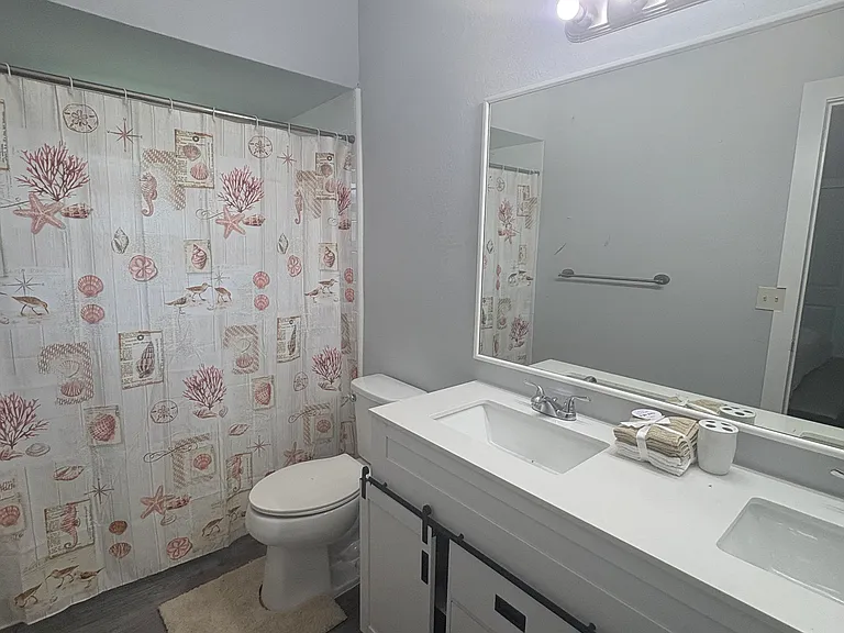 NE 16th Pl — Photo 5