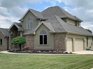 N5549 Ledgetop Ct, Fond Du Lac, WI 54937