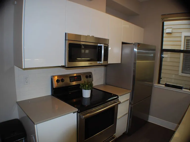 117 Lakeshore Ct #117 — Photo 2
