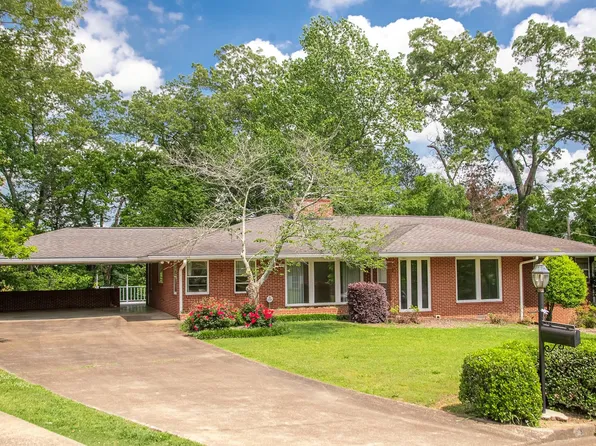 8 N Lynncrest Dr, Chattanooga, TN 37411