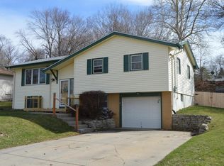 19827 Beverly Manor Ln, Council Bluffs, IA 51503