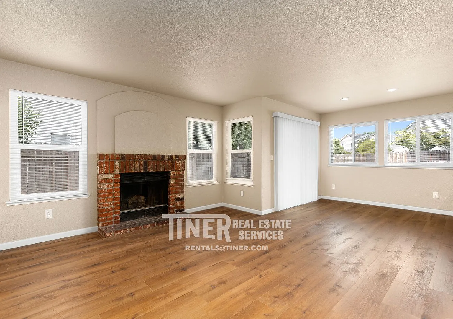 Beautifully Remodeled 4 Bedroom Home — Photo 2