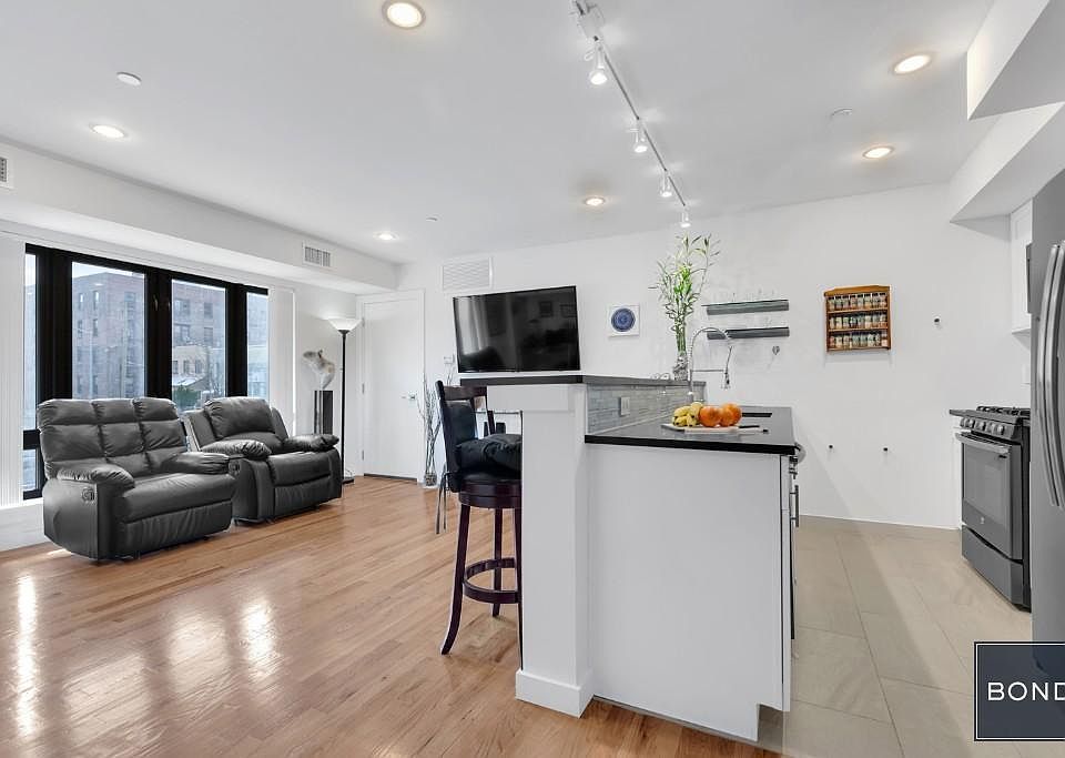 1st image of 3025 21st St APT 2D