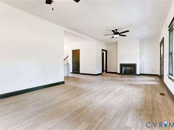 3rd image of 170 Glenmore Ln