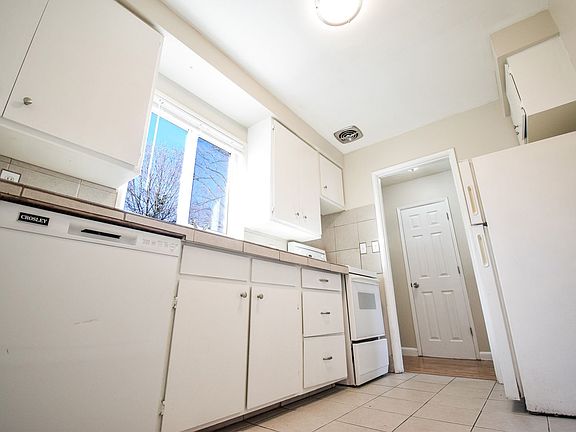 3rd image of 2121 N Kilpatrick St #2123