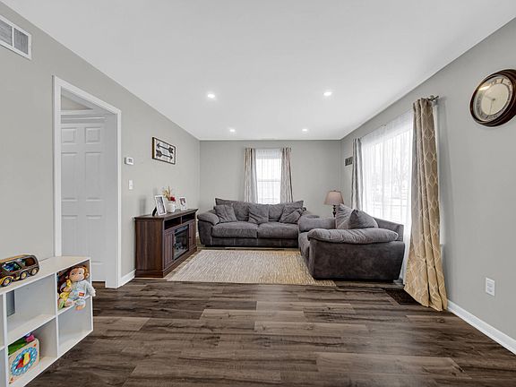 4th image of 7411 Marshall Ave