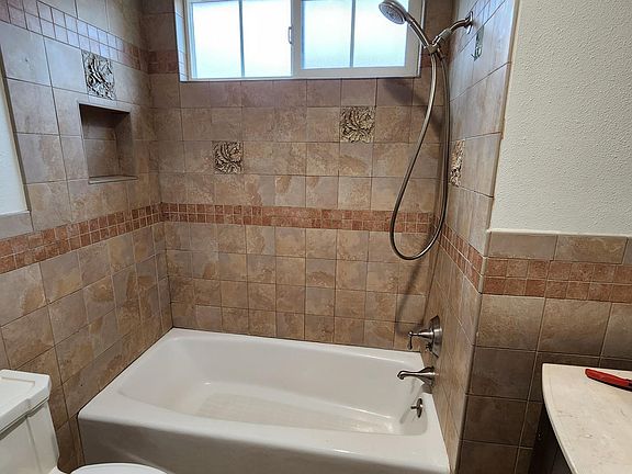 Jack and Jill bathroom for bedroom 1 and 2.