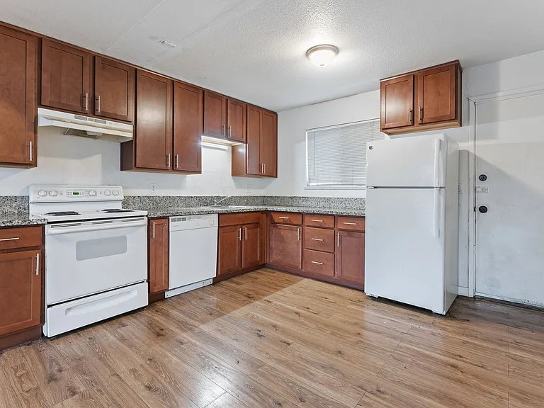 Eastside Village Apartments — Photo 10