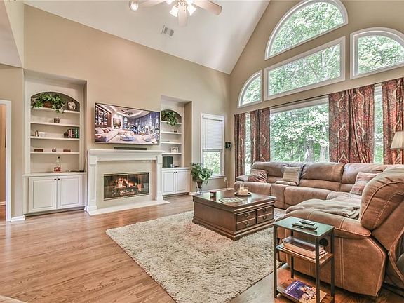 5th image of 4309 Aldenham Way