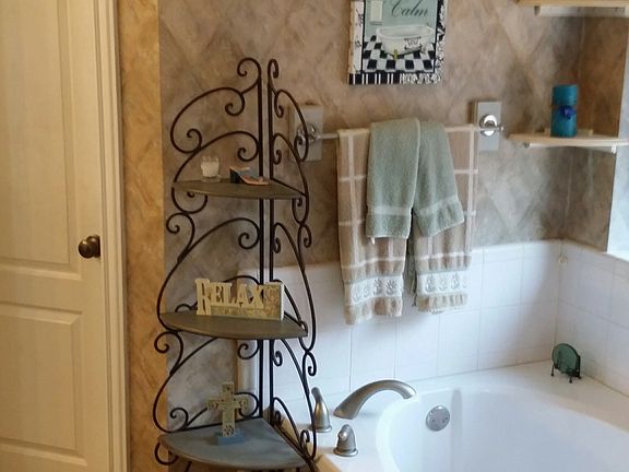 Masterbath, Jetted tub