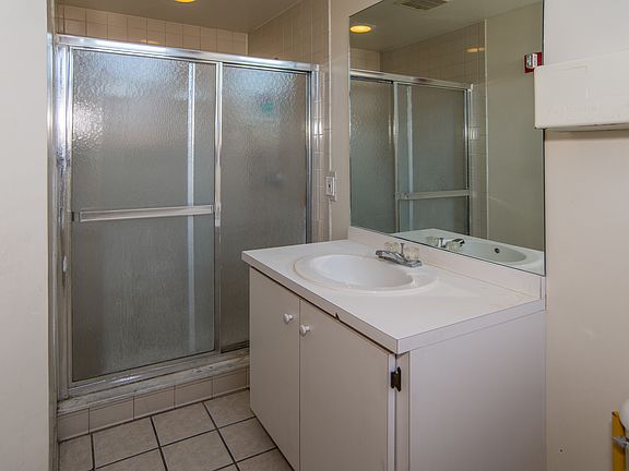 5th image of 2671 Bellevue