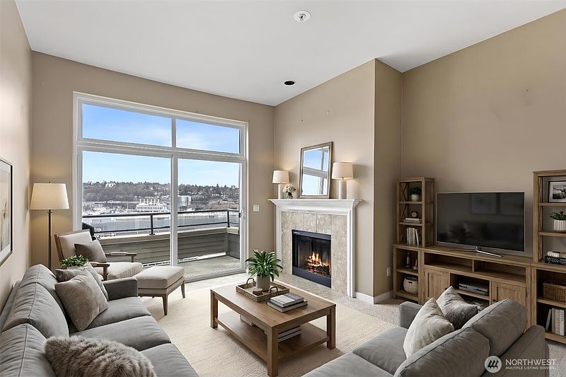 3rd image of 1504 Aurora Ave N #504