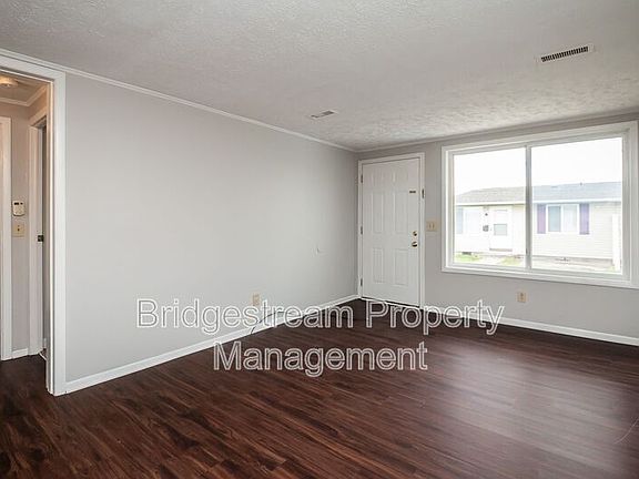 3rd image of 834 Randler Ave