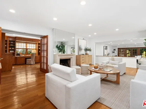 159 Granville Ave, Los Angeles, CA 90049