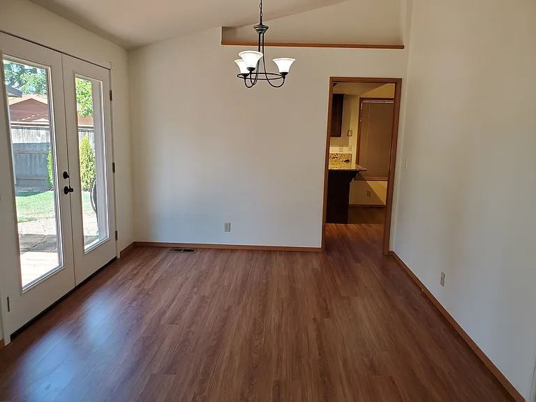 3422 Honeywood St — Photo 7
