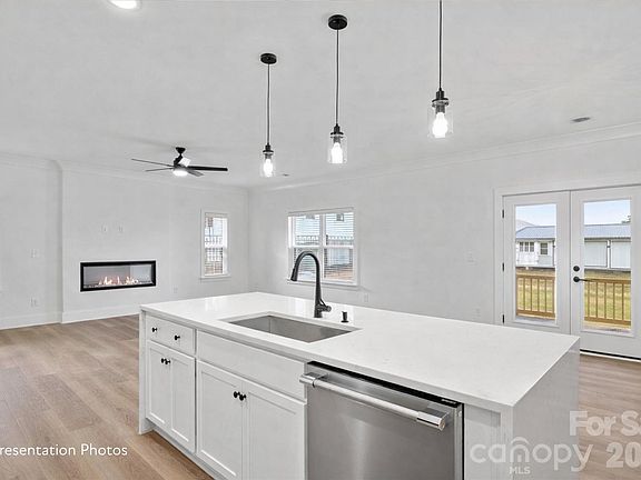 5th image of 4506 Castleton Rd